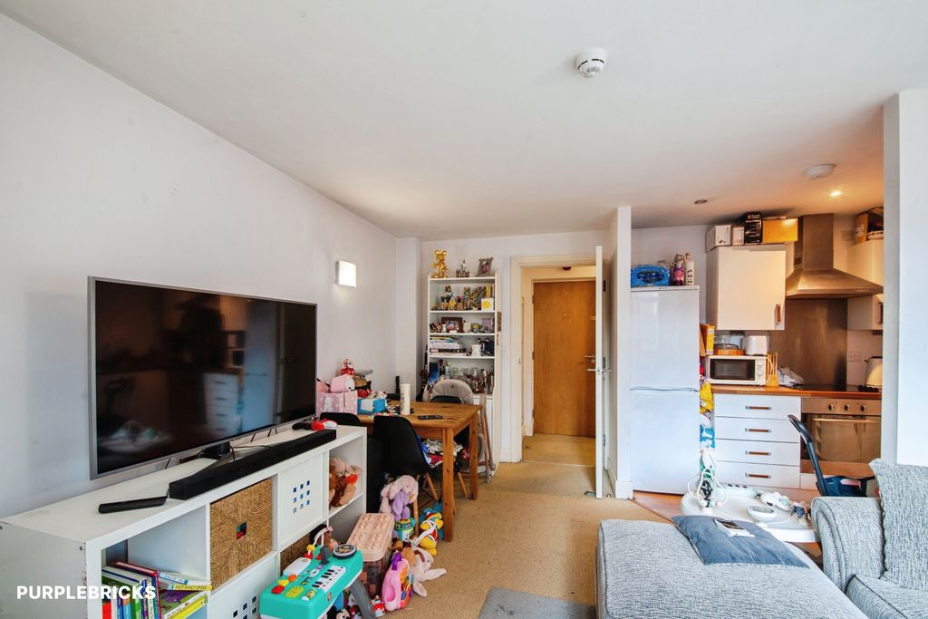 Property photo 3 of 20