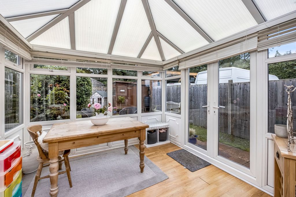 Property photo 3 of 18 Conservatory