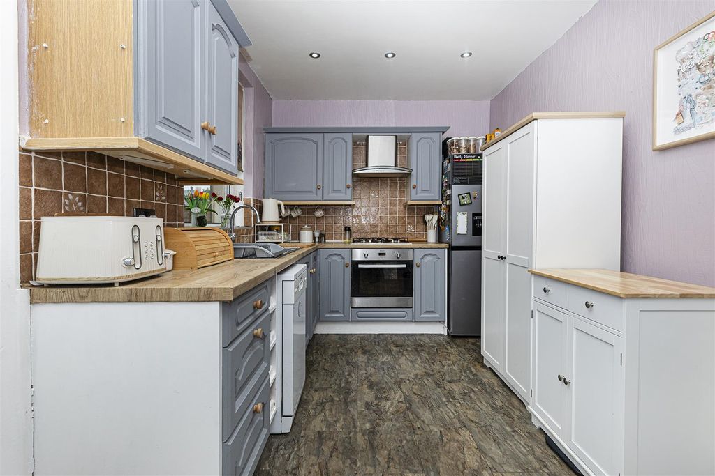 Property photo 3 of 23 Kitchen