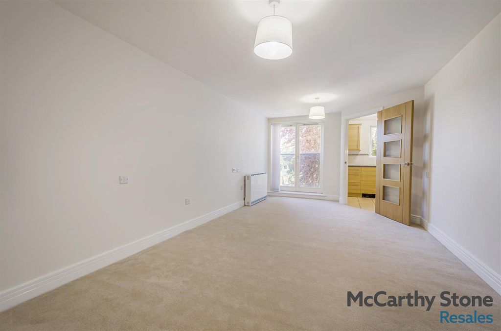 Property photo 2 of 26 8688893-Interior06.Jpg