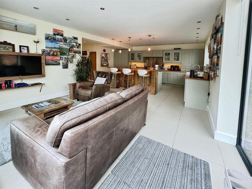 Property photo 3 of 38