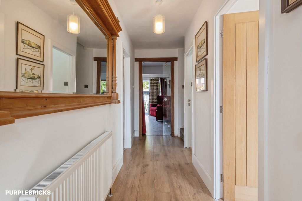 Property photo 3 of 35 Entrance Hallway