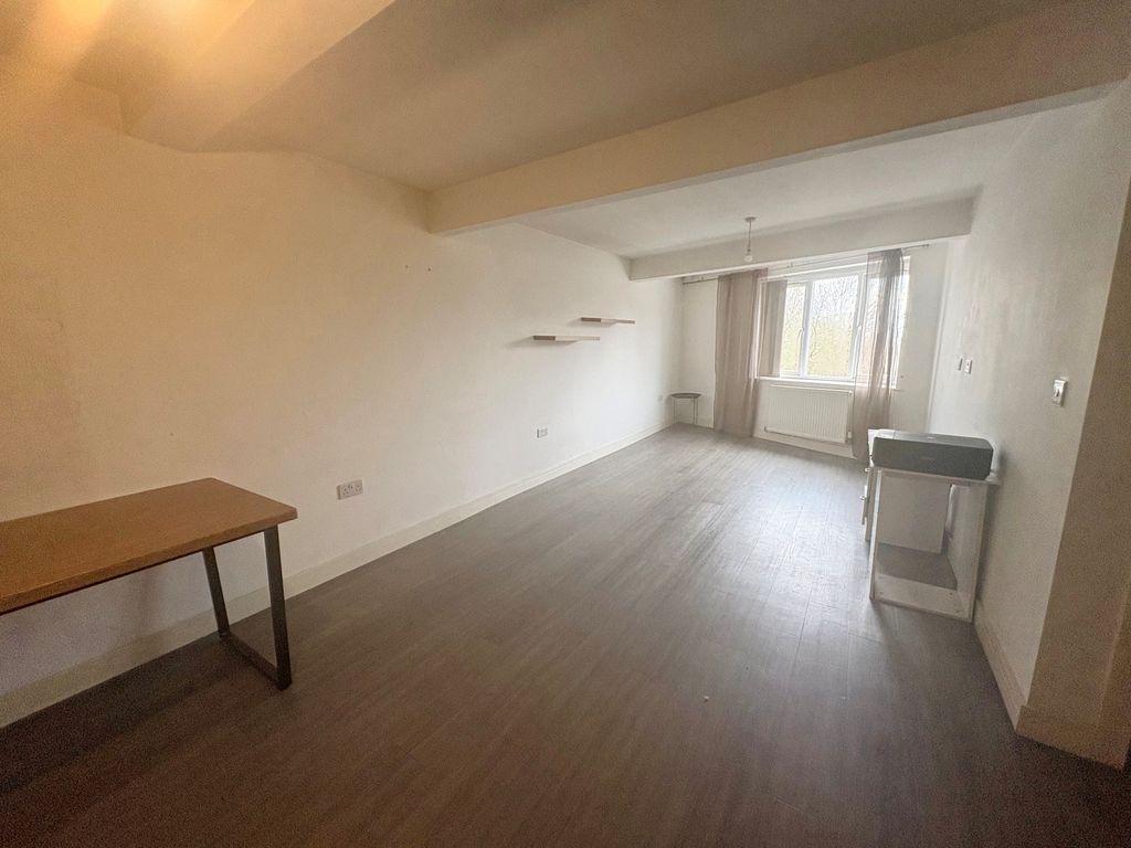 Property photo 3 of 7 Image