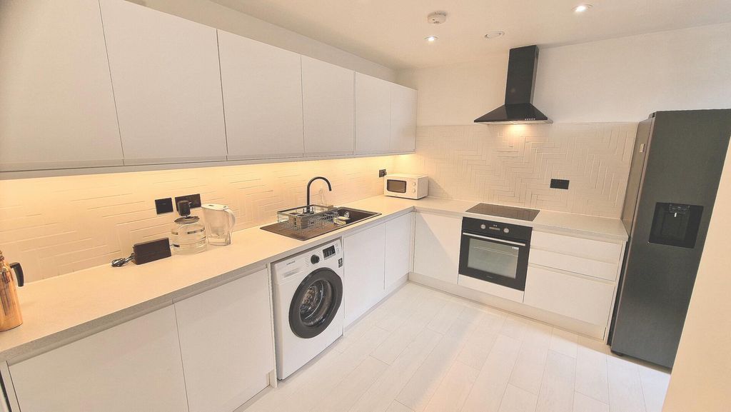 Additional image 10 of 2 bed flat to rent19 Lever Street, Manchester M1