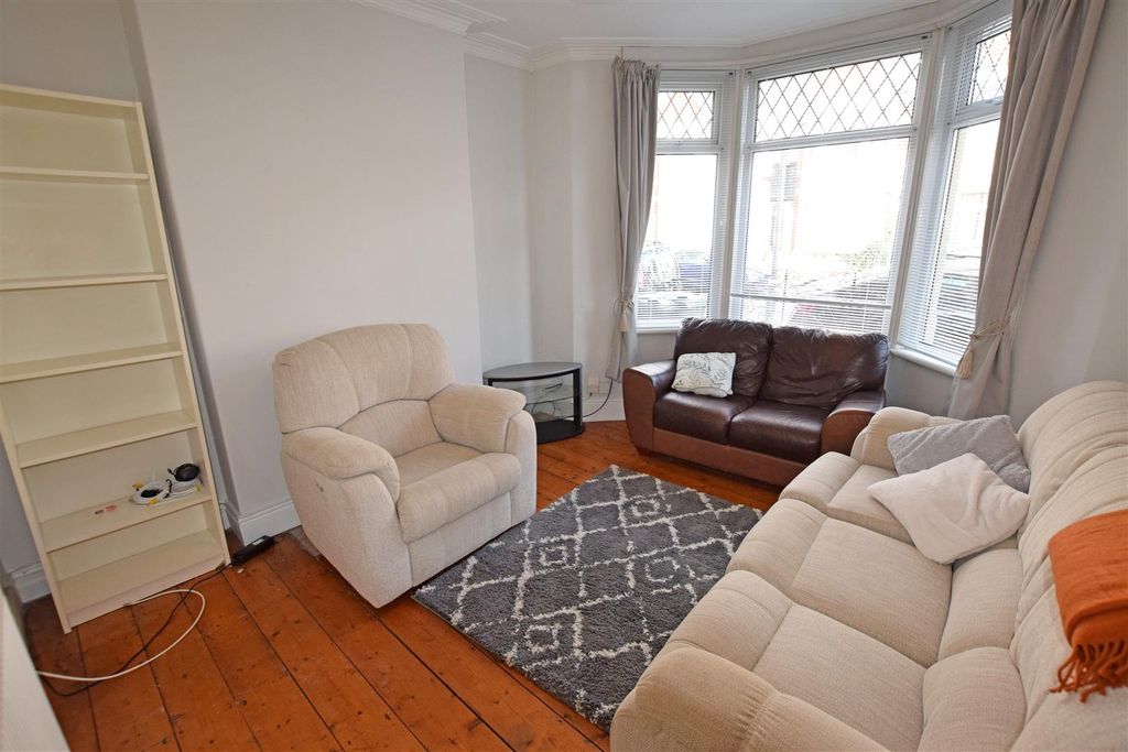 Property photo 2 of 13 Lounge.Jpg