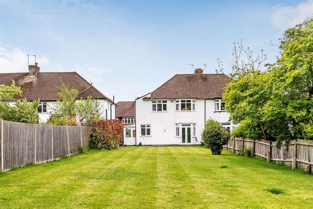 Property photo 2 of 20 7-Chaffers-Mead-4.Jpg