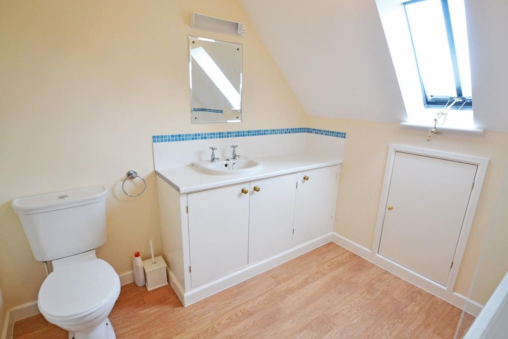 Property photo 2 of 10 Family Bathroom