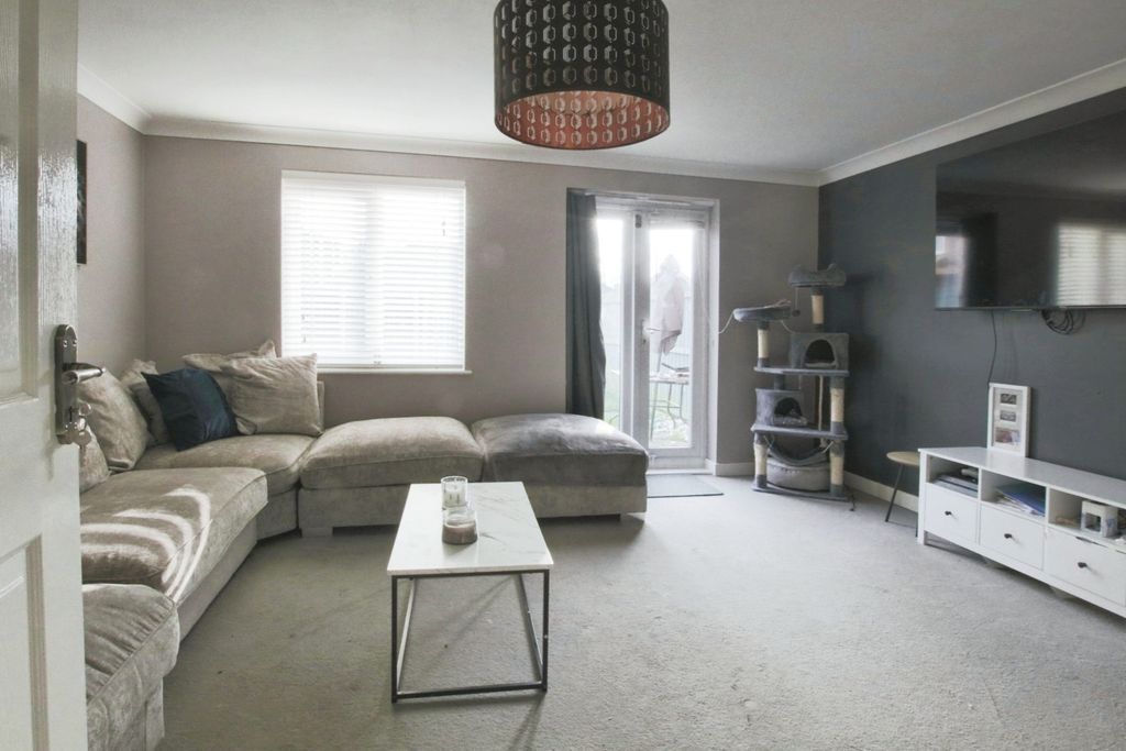 Property photo 2 of 12 3873704