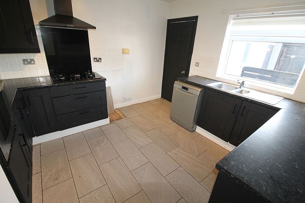 Property photo 3 of 23 Kitchen