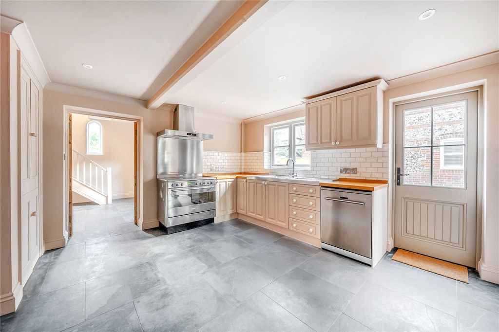 Property photo 2 of 20 Kitchen