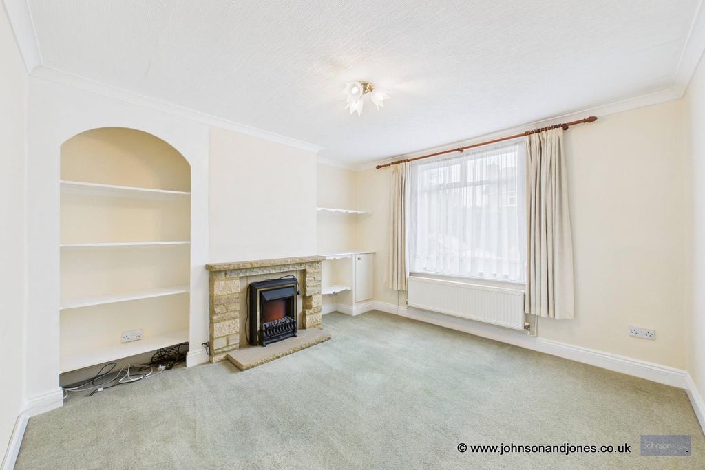 Property photo 2 of 20 2 Lounge.Jpg