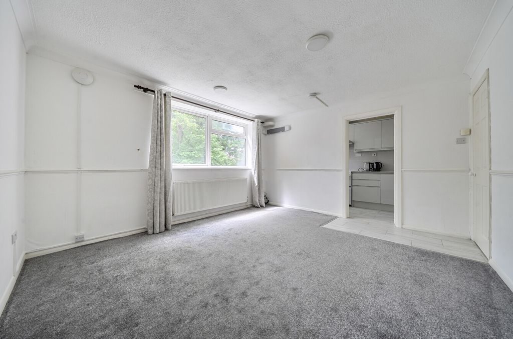 Property photo 2 of 17 1463099-12-6A0331...