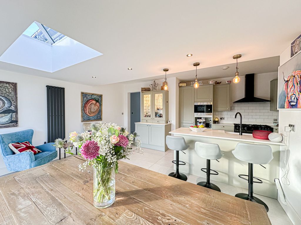 Property photo 2 of 33