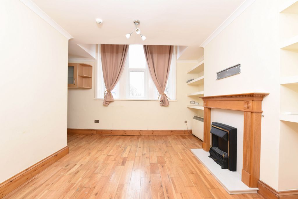 Property photo 3 of 6 Living Room