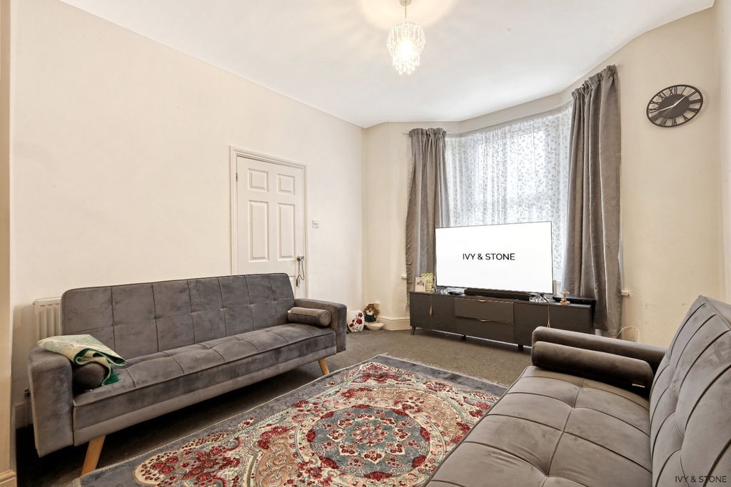 Property photo 3 of 13 3796234