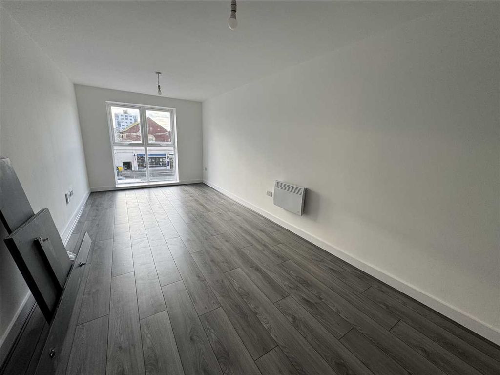 Property photo 3 of 6 Lounge