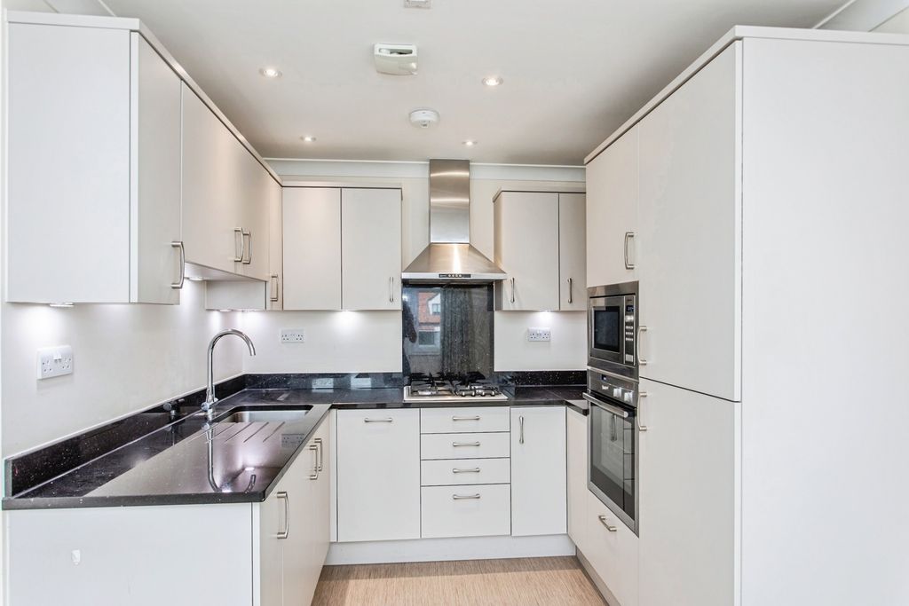 Property photo 3 of 20 Kitchen