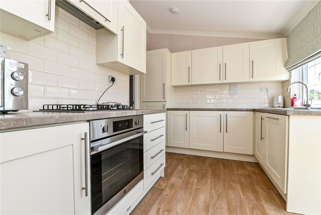 Property photo 2 of 16 Picture No. 02