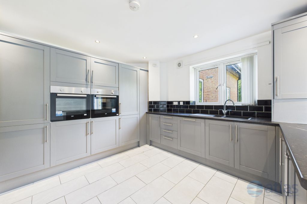 Property photo 2 of 24 Kitchen