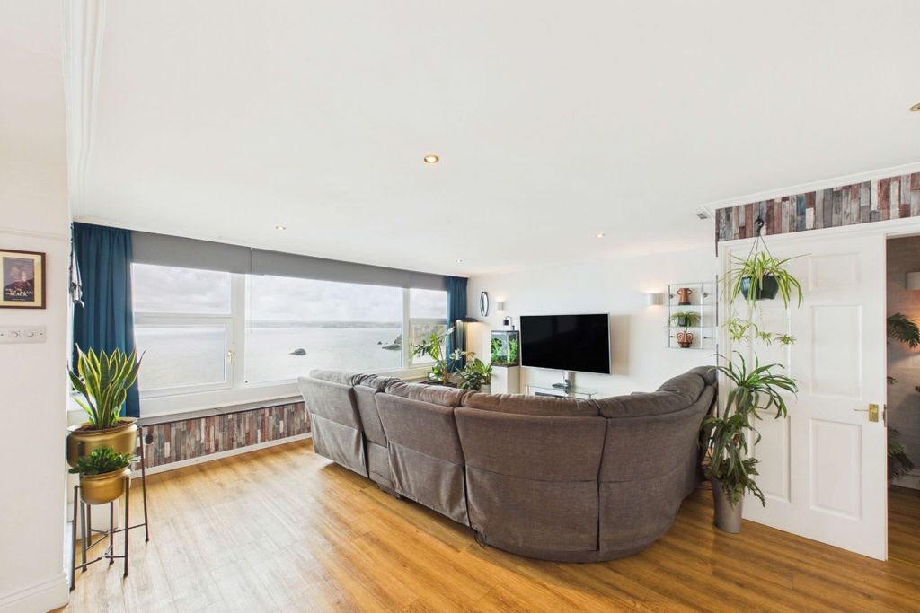 Property photo 3 of 38