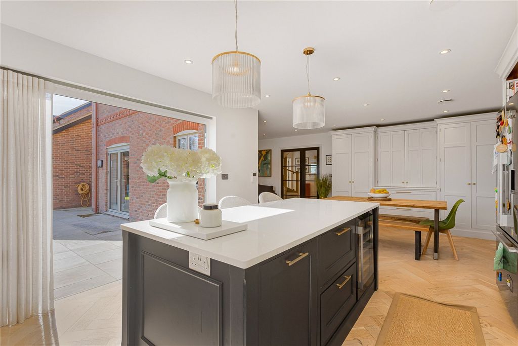 Property photo 2 of 43 Picture No. 28