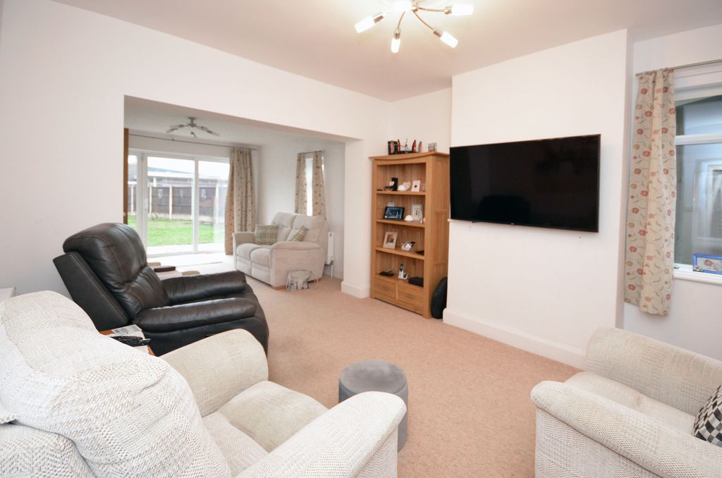 Property photo 2 of 25