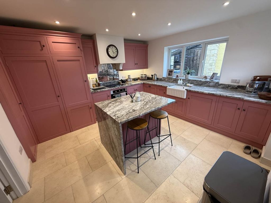 Property photo 3 of 20 Kitchen