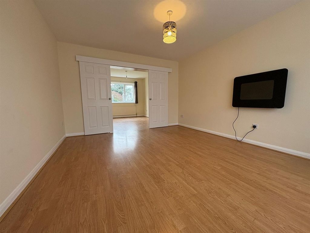 Property photo 3 of 8 Green6.Jpeg