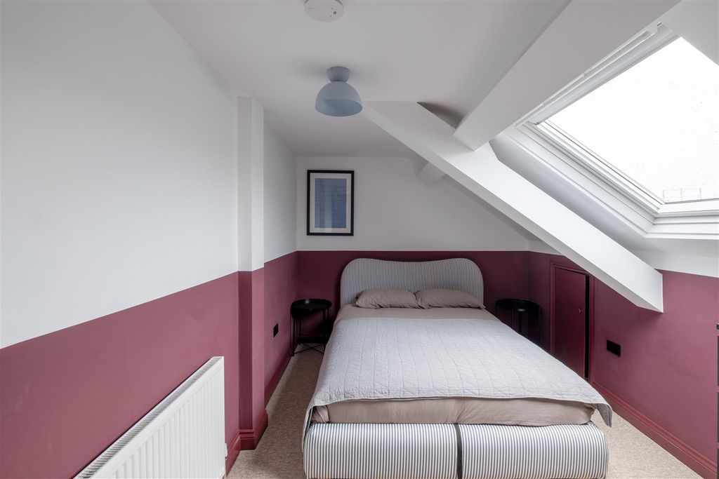 Property photo 3 of 28 35 Fifth Avenue HMO He-71.Jpg