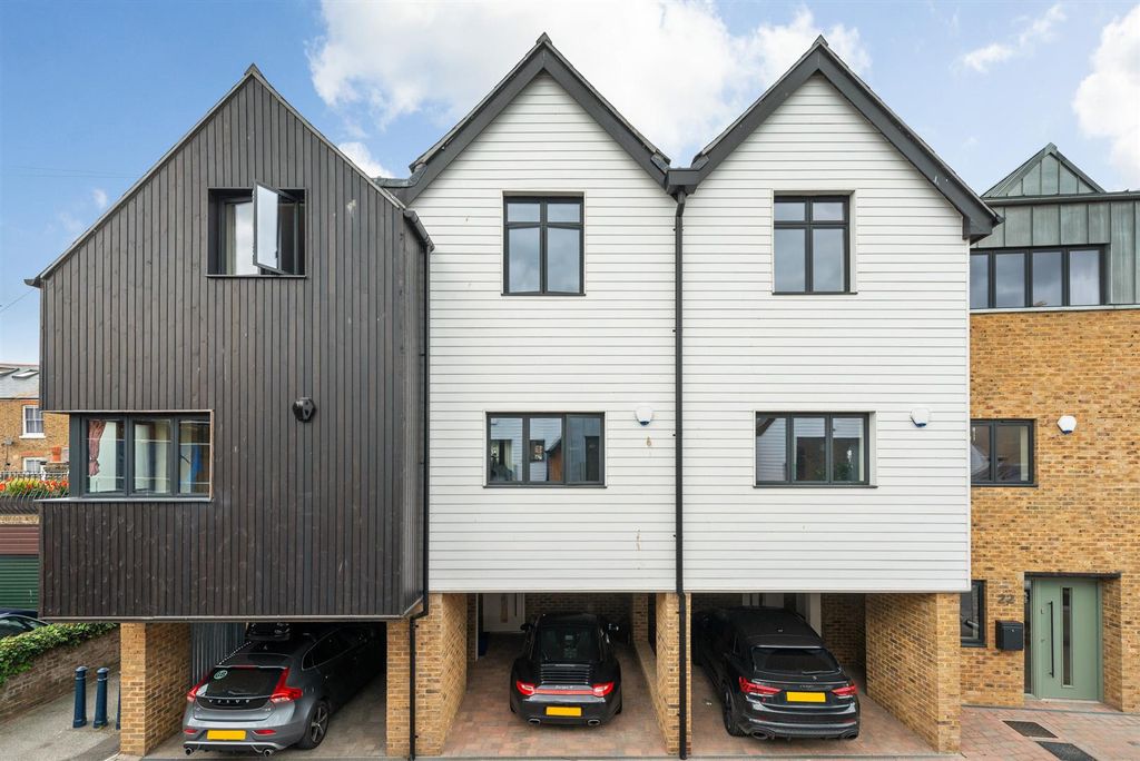 Property photo 1 of 31 Sea Street, Whitstable
