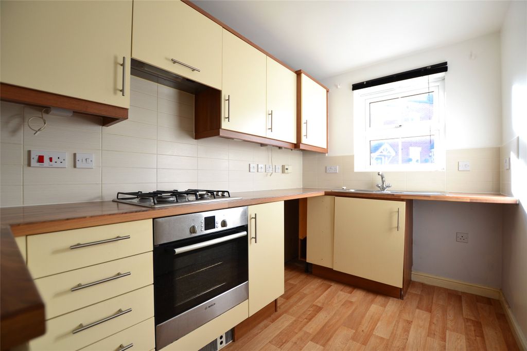 Property photo 3 of 11 Kitchen