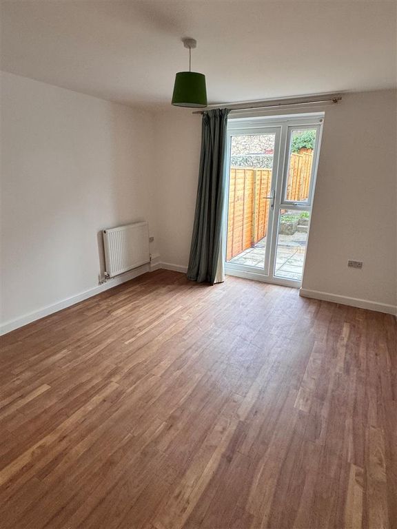 Property photo 2 of 5 Fl 2 Lounge With Garden.Jpg