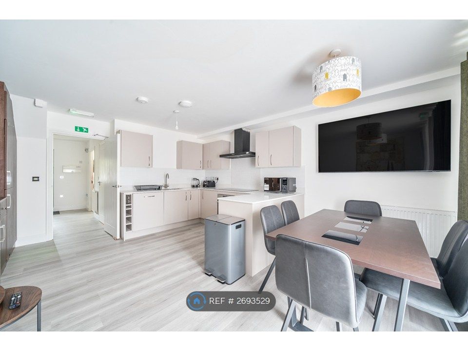 Property photo 1 of 12 Kitchen