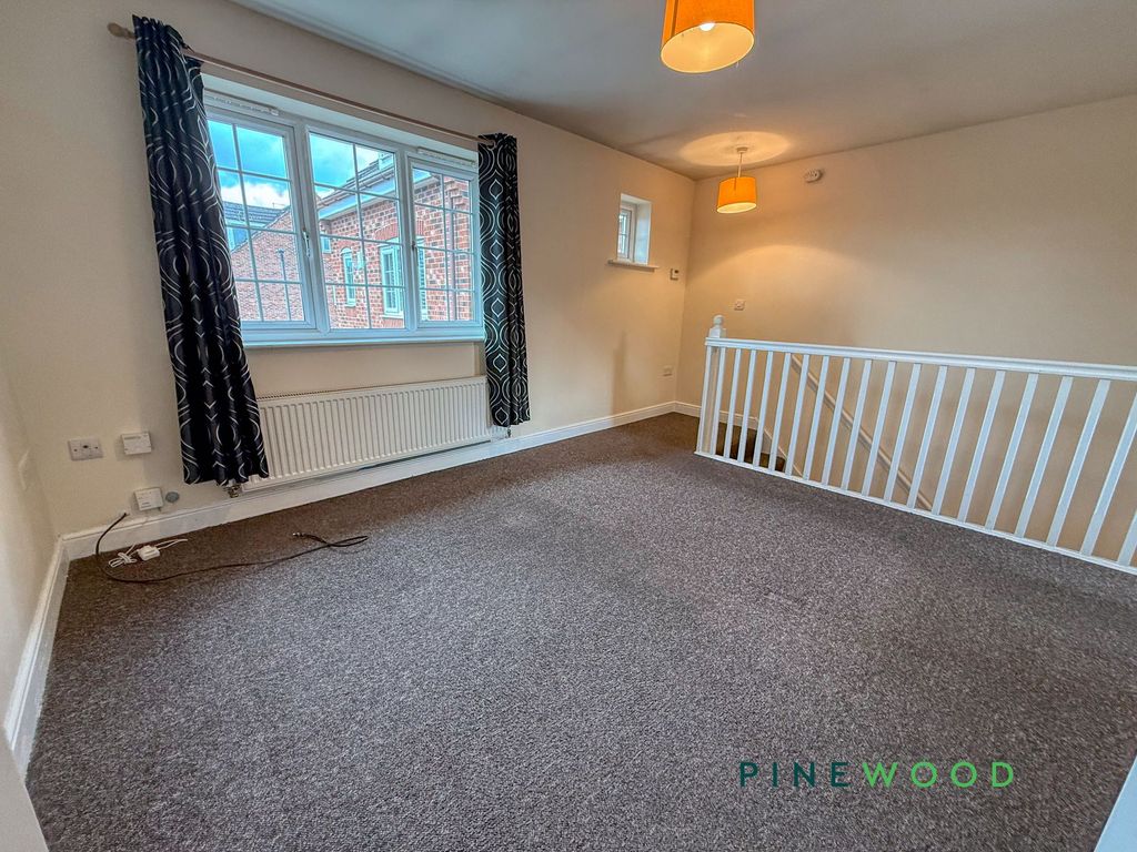 Property photo 3 of 11 Lounge