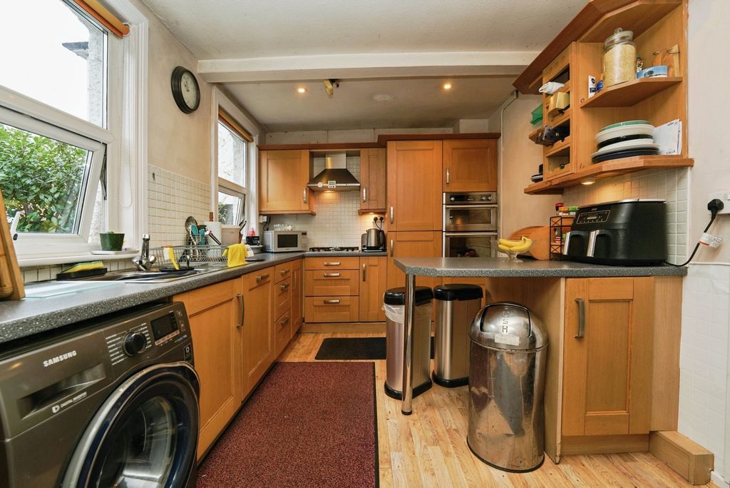 Property photo 2 of 17 Kitchen