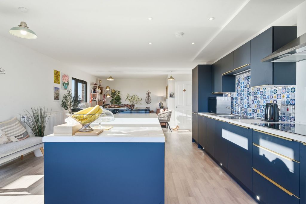 Property photo 3 of 27