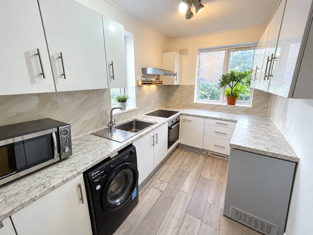 Property photo 3 of 7 Kitchen