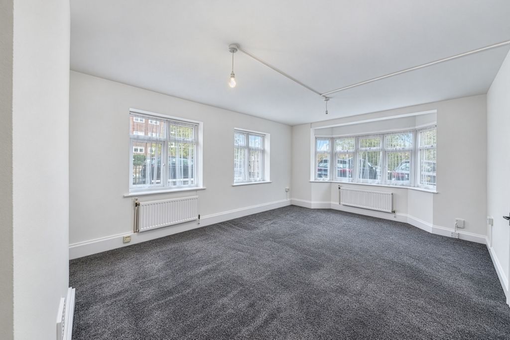 Property photo 1 of 12 Richmond Hill