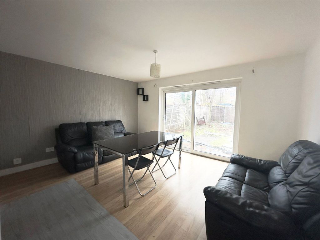 Property photo 2 of 11 Picture 2