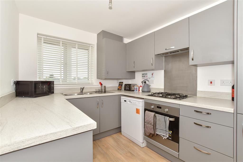Property photo 3 of 10 Kitchen