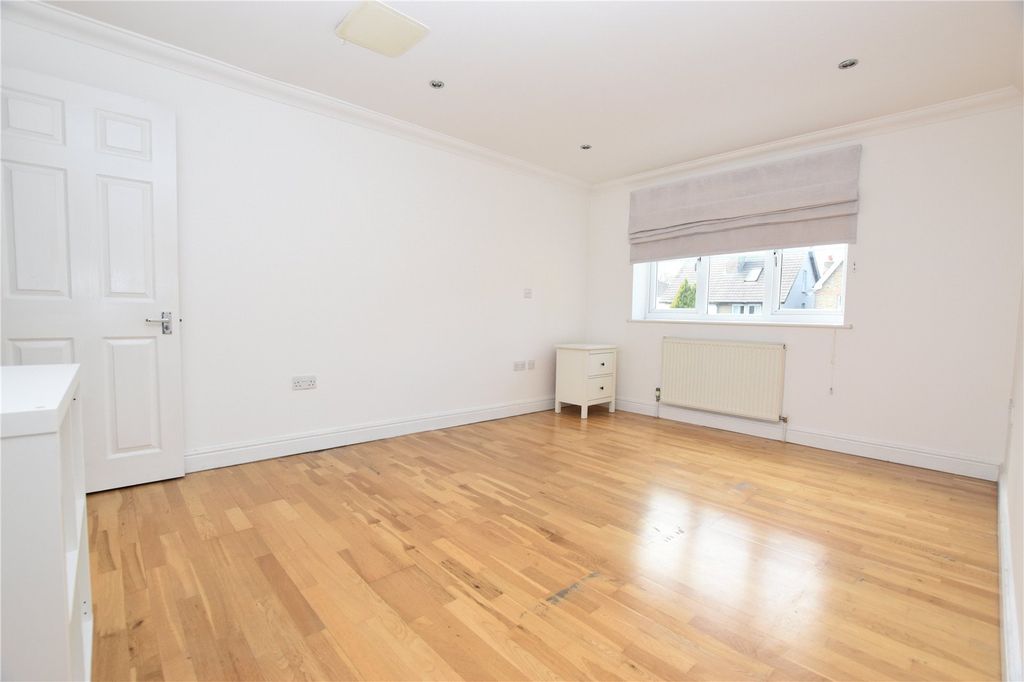 Property photo 3 of 7 Picture No. 02