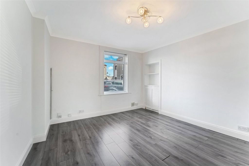 Property photo 2 of 21 Picture No. 04