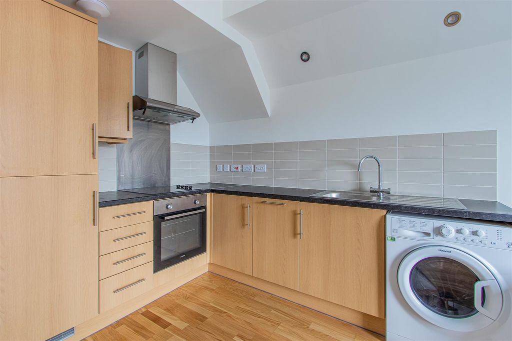 Property photo 2 of 9 Churchill Villas 46-4.Jpg