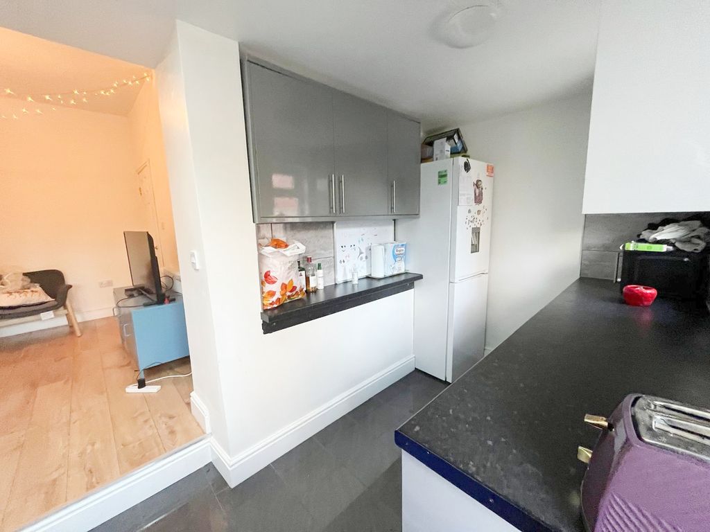 Property photo 3 of 16 Kitchen