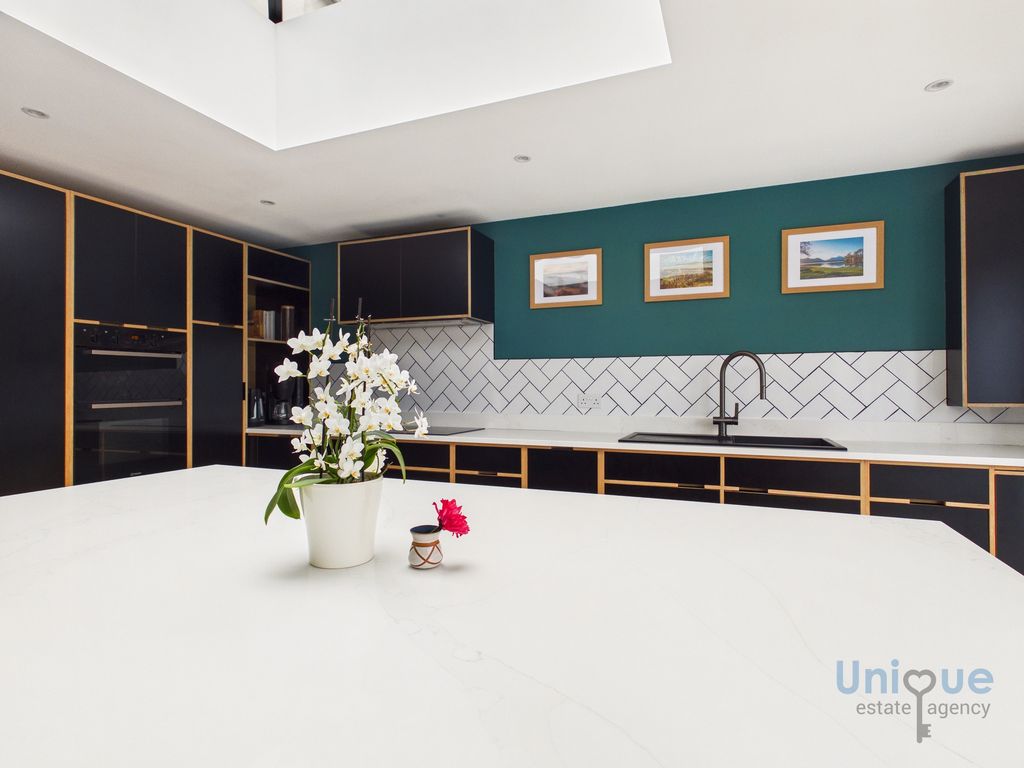 Property photo 2 of 35