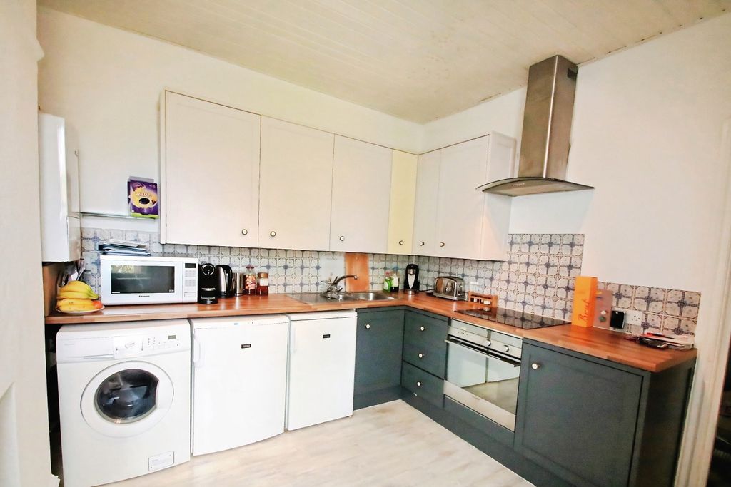 Property photo 2 of 6