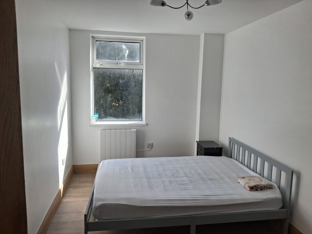 Property photo 2 of 5 Bedroom