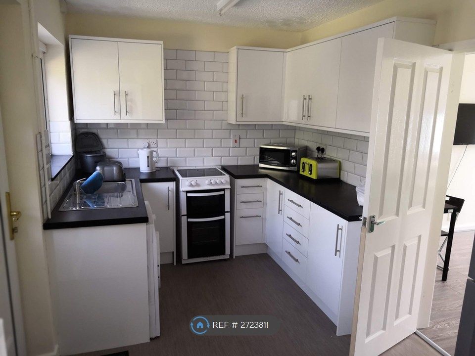 Property photo 2 of 10 Kitchen