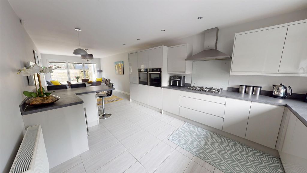 Property photo 2 of 27 Dining Kitchen