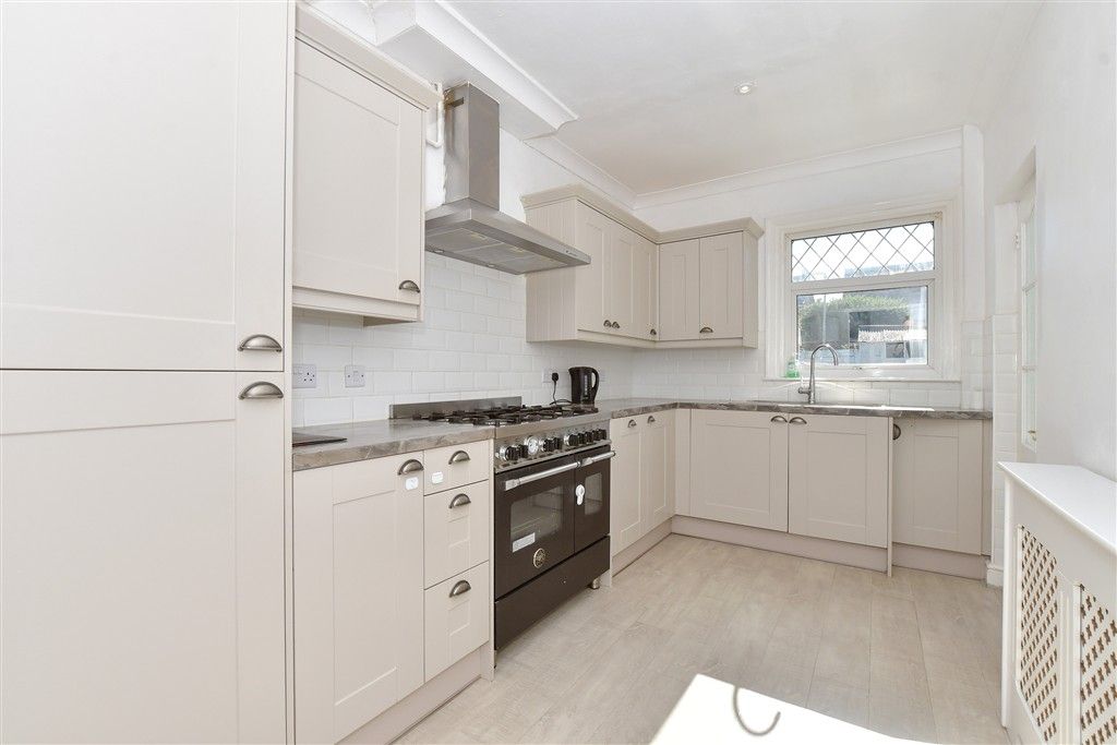 Property photo 3 of 17 Kitchen